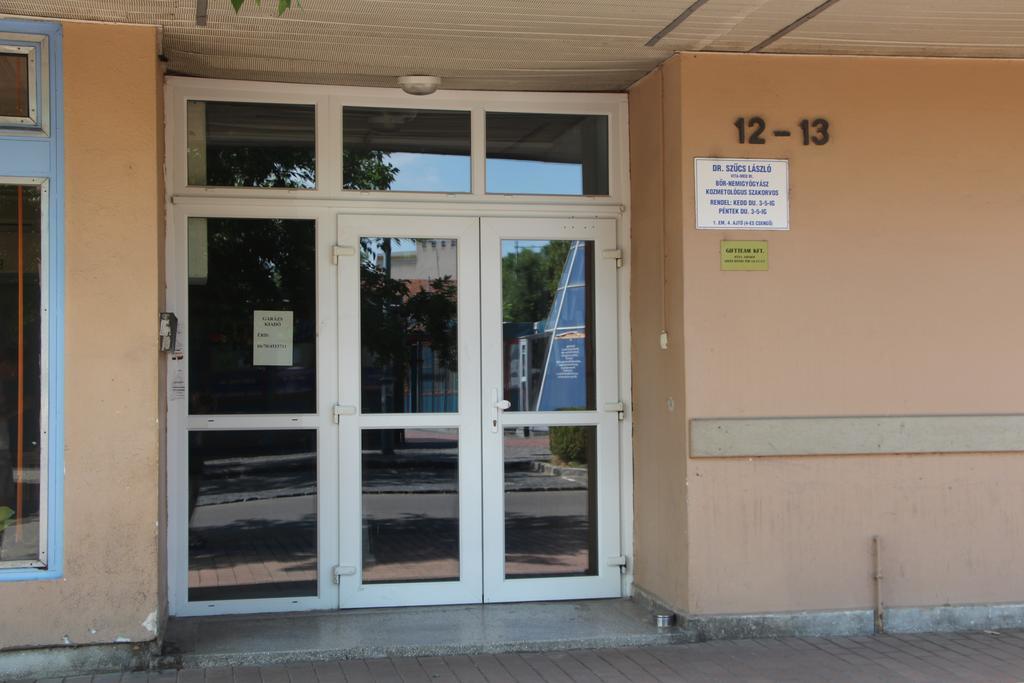 Verona Apartman Szeged Bagian luar foto
